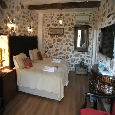 Lemon Villa Hotel, +12