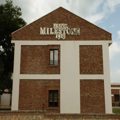 Milestone 1915 Otel