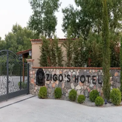 Zigo's Hotel, +16