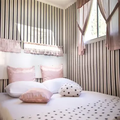 Mona Glamping Caravan Suites