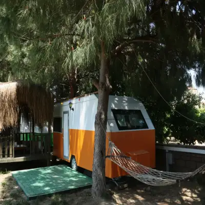 Mona Glamping Caravan Suites