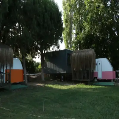 Mona Glamping Caravan Suites