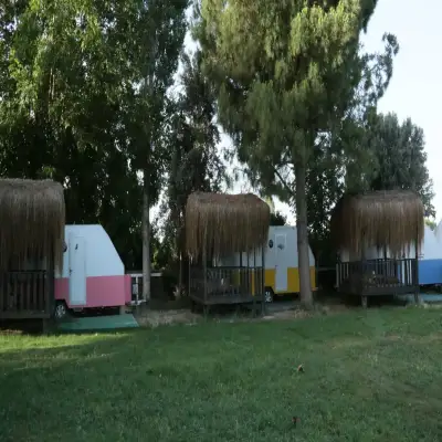 Mona Glamping Caravan Suites