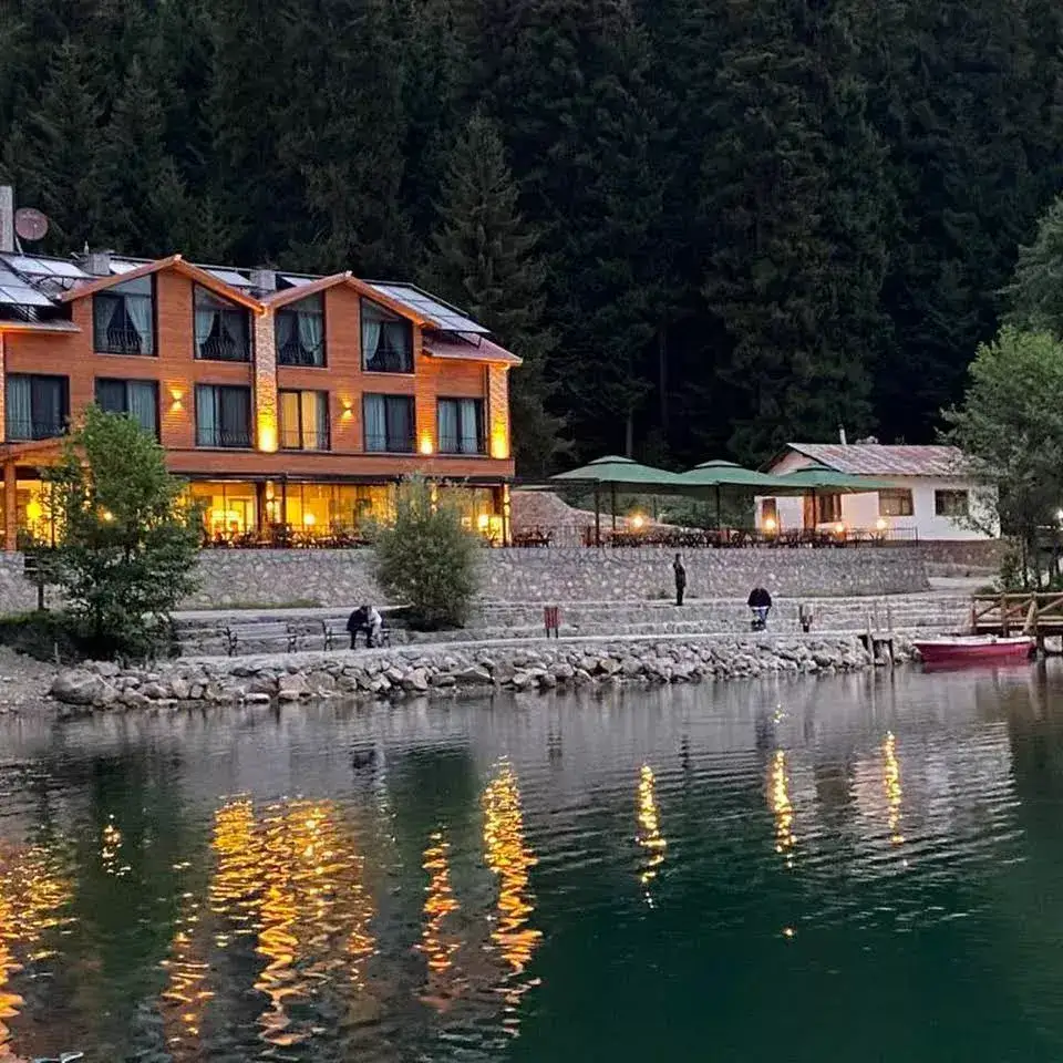 Şavsat Karagöl Hotel