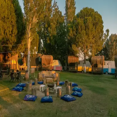 Mona Glamping Caravan Suites