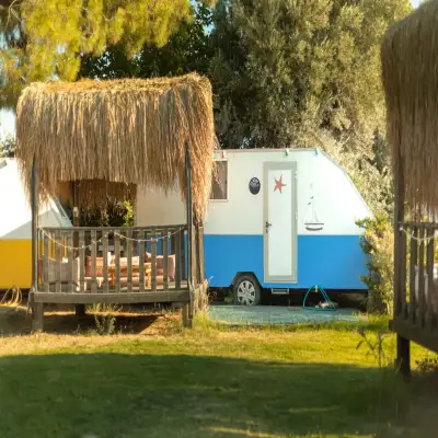 Mona Glamping Caravan Suites