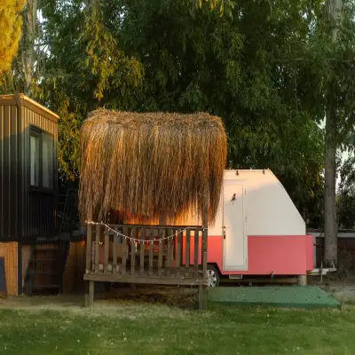 Mona Glamping Caravan Suites