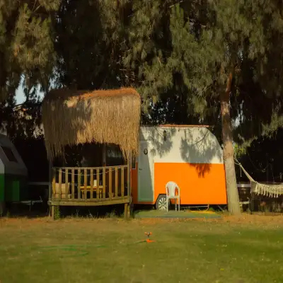 Mona Glamping Caravan Suites