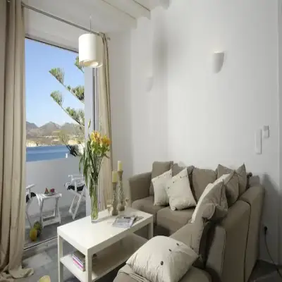 Kapetan Tasos Suites