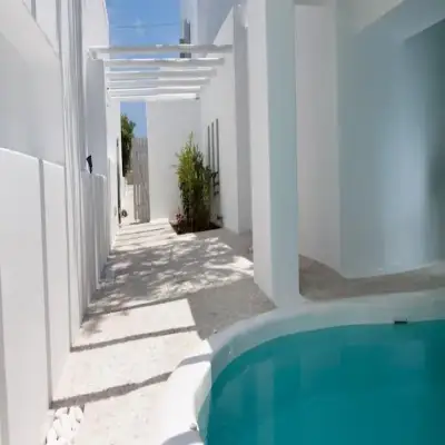 Kapetan Tasos Suites