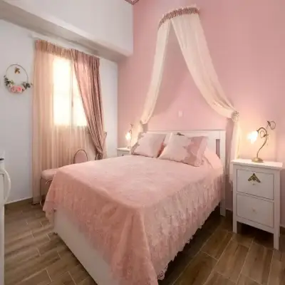 Marika's Deluxe Rooms