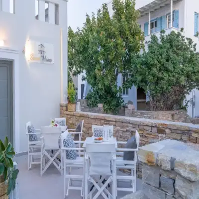 Sweet Home Naxos