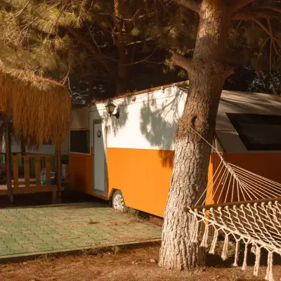 Mona Glamping Caravan Suites