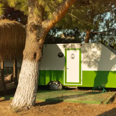 Mona Glamping Caravan Suites