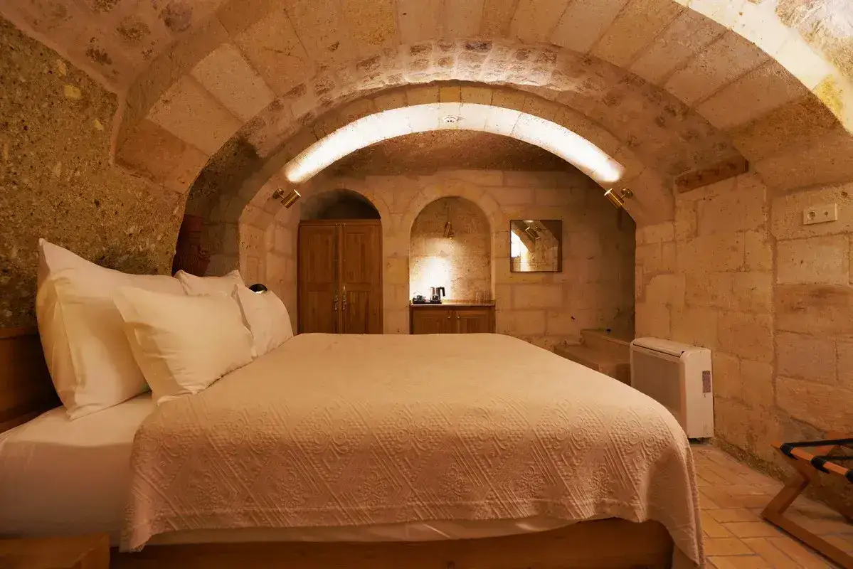 Standard Arched Rock Room